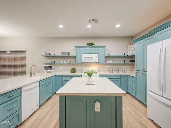 15922 W PORT ROYALE Lane, Surprise, AZ 85379