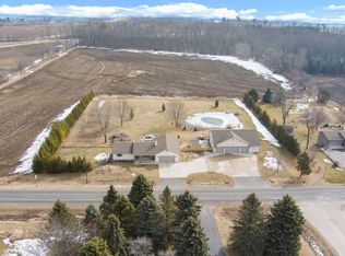 3301 Wagon Wheel Rd, Manitowoc, WI 54220