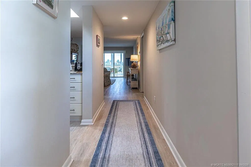 2 bed, 2.0 bath, 873 sqft, $5,900 — Photo 3