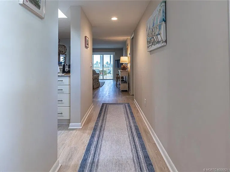 5596 NE Gulfstream Way — Photo 3