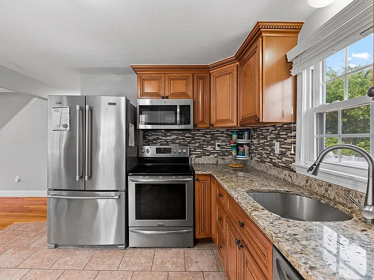 Algonquin Dr — Photo 11