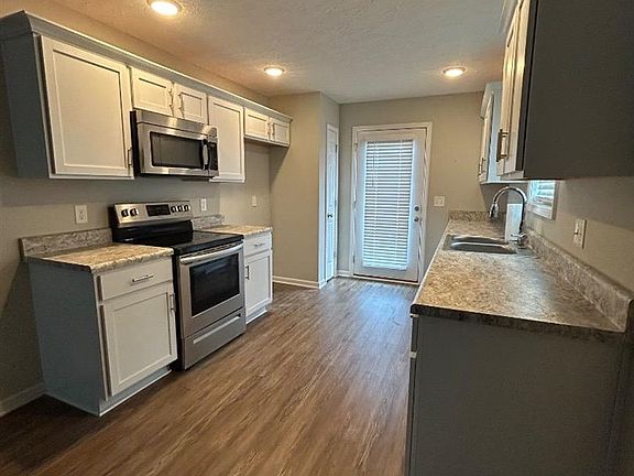 4th image of 657 Cherry Blossom Rd