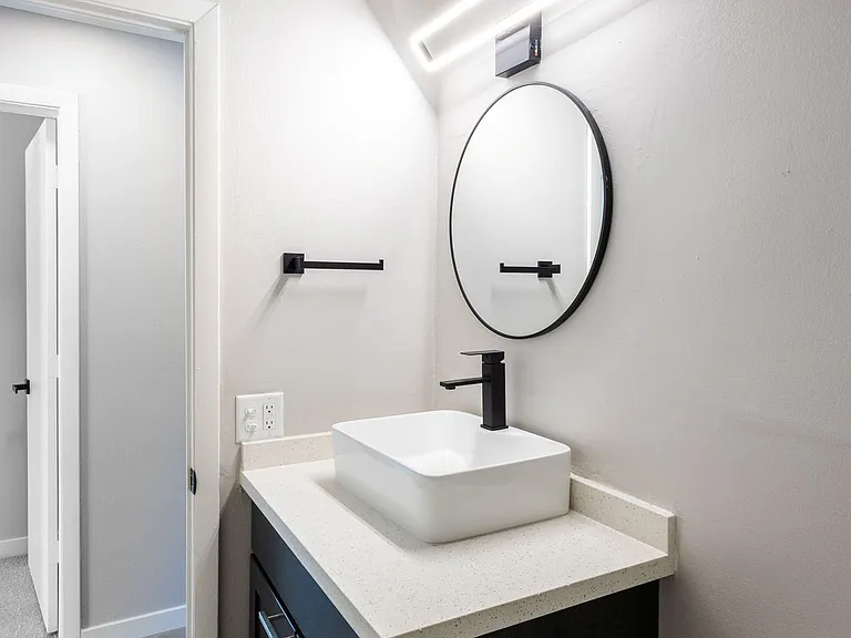 SkyHill Apartments — Photo 45
