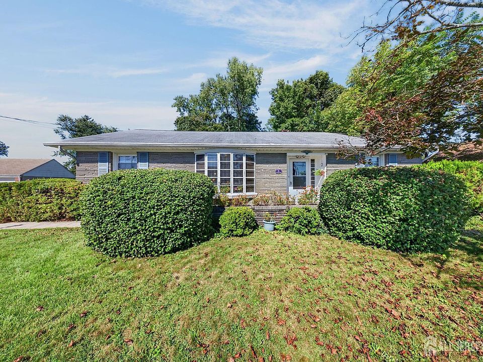 1st image of 5 Lydecker Pl
