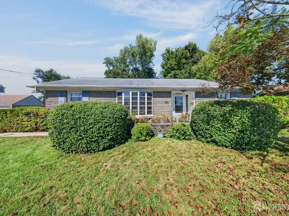 5 Lydecker Pl, Middlesex, NJ 08846