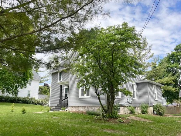 721 Dean St, Woodstock, IL 60098