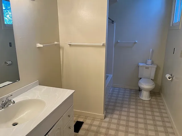 513 S Aurora St — Photo 6