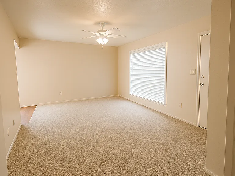 Holik Square Townhomes — Photo 19