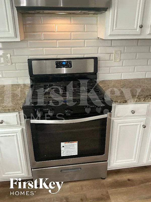 4 bed, 2.5 bath, 2037 sqft, $2,385 — Photo 4