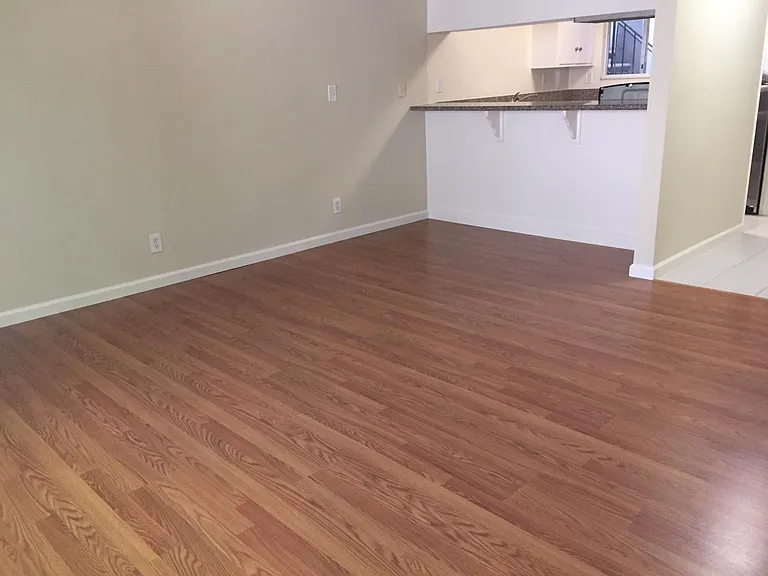 1522 Redondo Ave #10 — Photo 2