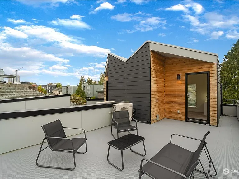 5240 Brooklyn Ave NE #B — Photo 22