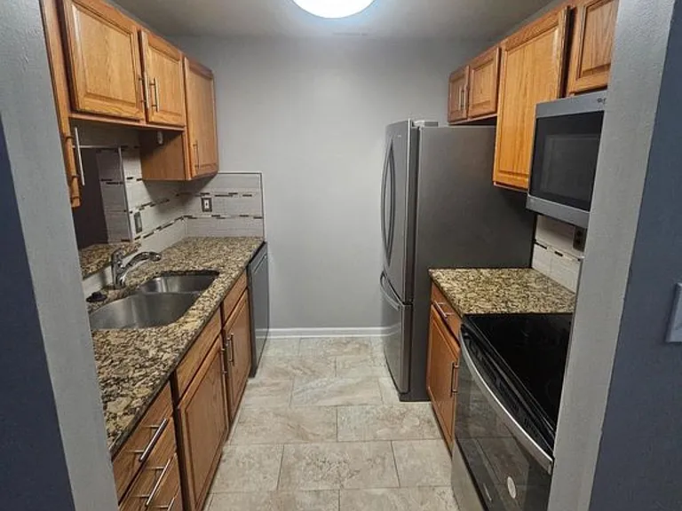 1015 Willings Way #1015 — Photo 6