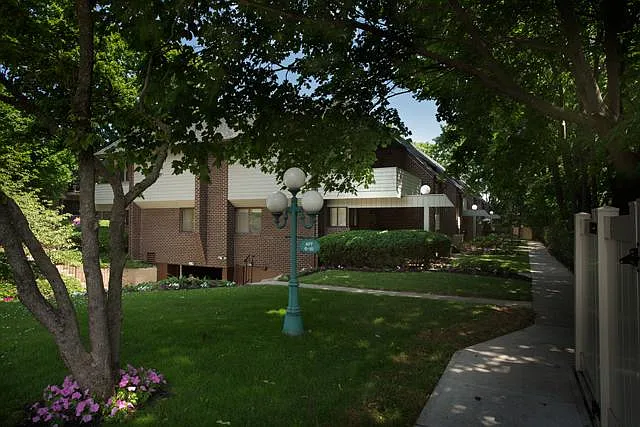 Fairfield Townhouses at Lawrence — Photo 5