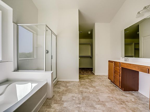 4th image of 9007 W Globe Ave