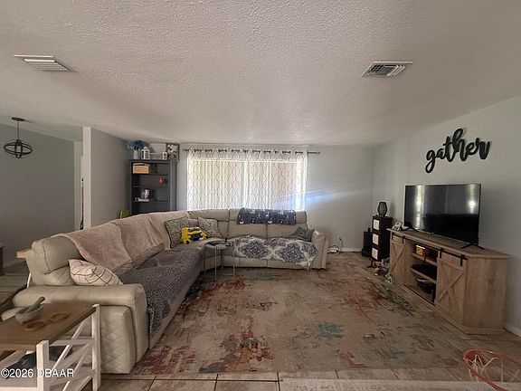5th image of 636 Williamsburg Dr