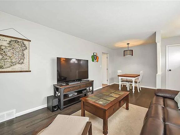 3rd image of 3945 W 214th St