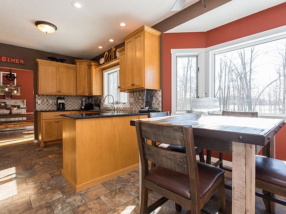 3rd image of 1010 Woodsmen Ct NE