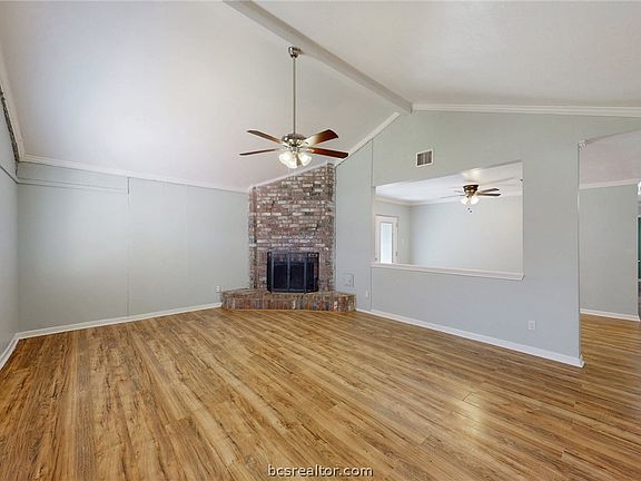 4th image of 8 Willow Dr