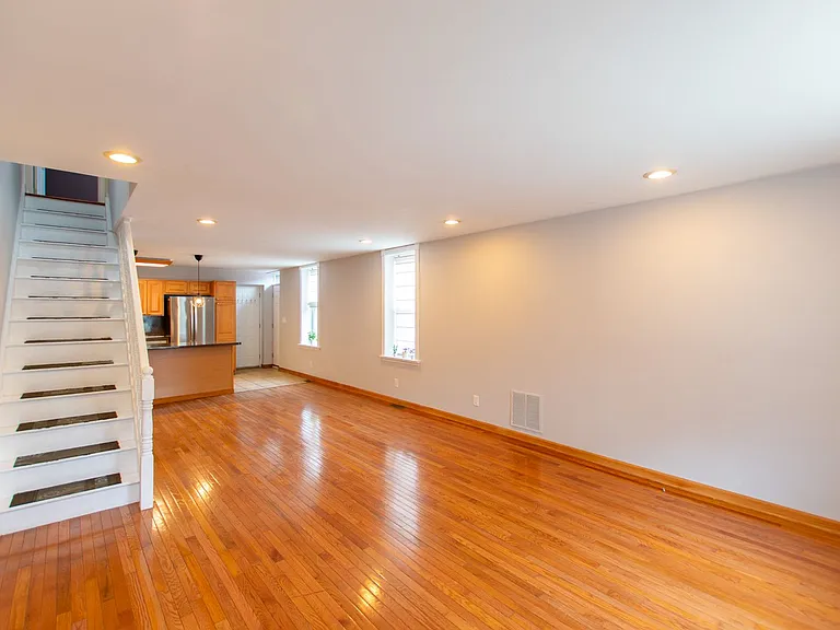152 Tree St — Photo 1