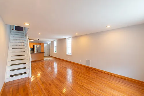 152 Tree St Photo 1