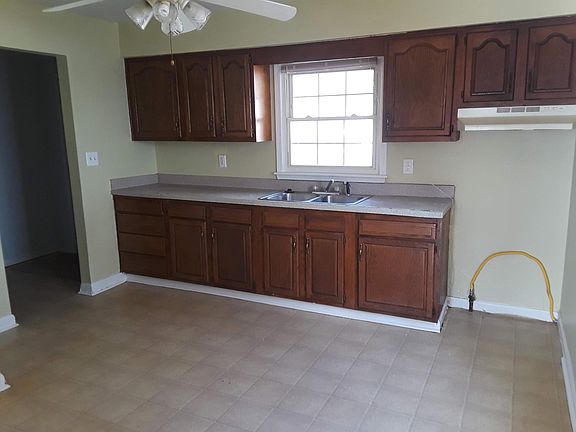 Kitchen (gas hookup for stove)