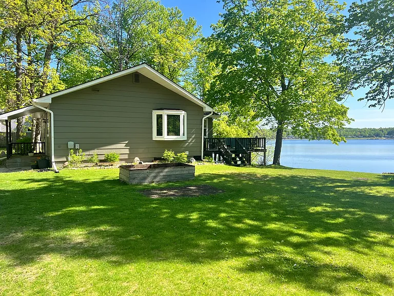 1926 Island View Dr NE — Photo 14