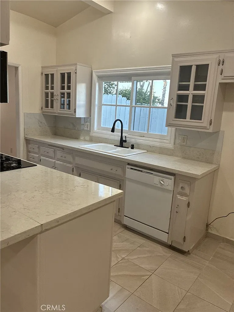 3 bed, 1404 sqft, $4,500 — Photo 1