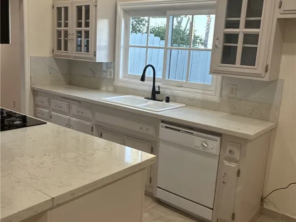 20405 Oxnard St, Woodland Hills, CA 91367