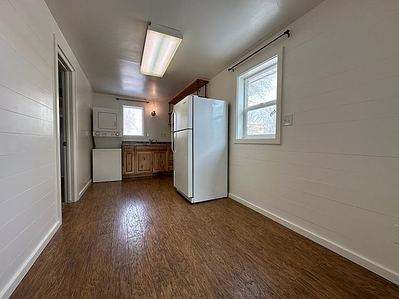 3rd image of 460 W 16th St