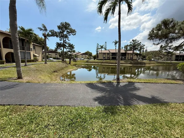 340 Pine Ridge Cir APT C-1, Greenacres, FL 33463