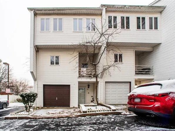 18 Grasmere Ct, Staten Island, NY 10305