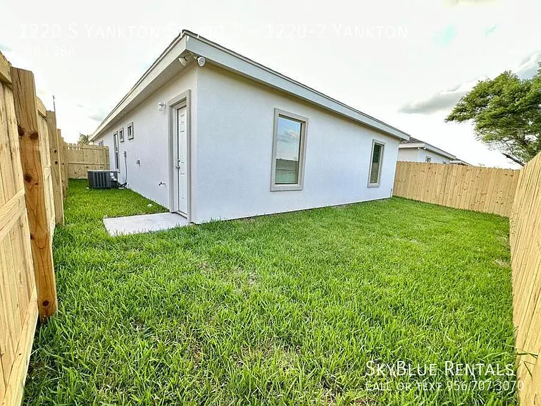 1220 S Yankton St #2 — Photo 15