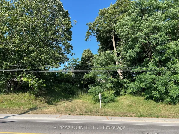 351 Sidney St, Quinte West, ON K8V 2V1