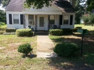 824 Syphrit Rd, Wellford, SC 29385