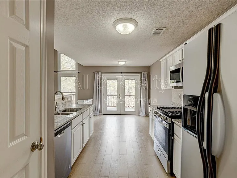 2540 Alvecot Cir — Photo 44