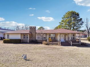 1103 N 5th St, Henryetta, OK 74437