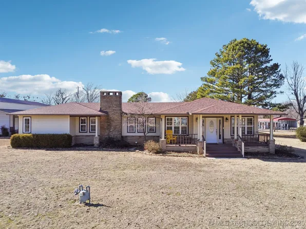 1103 N 5th St, Henryetta, OK 74437