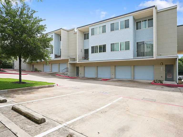 604 N Bluff Dr #228 — Photo 5