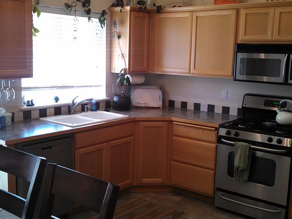 Kitchen w/ stainless applien