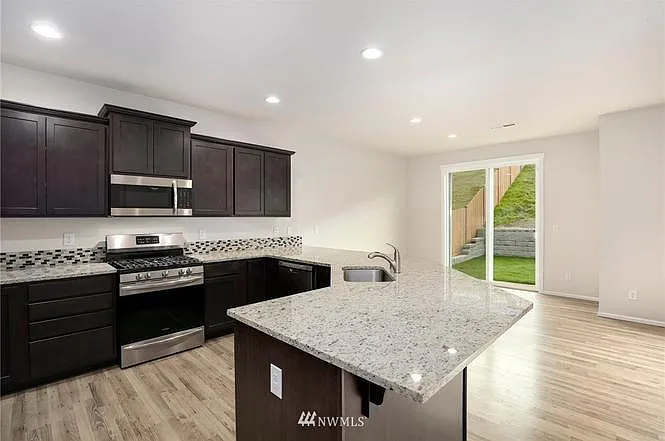 2730 Saga Ct NE — Photo 21