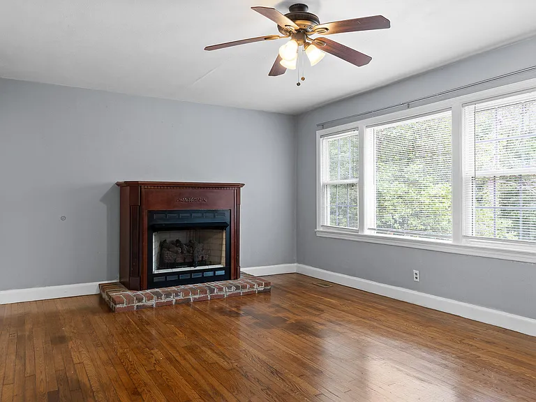 949 Signal Rd — Photo 8
