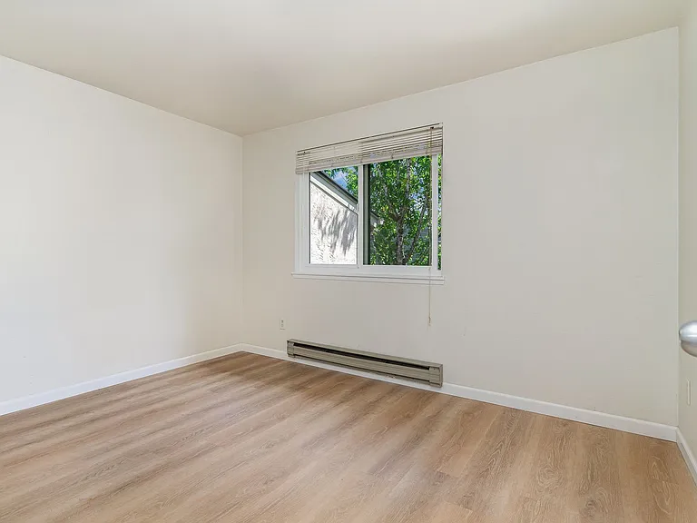 10017 NE 138th Pl #B4 — Photo 6