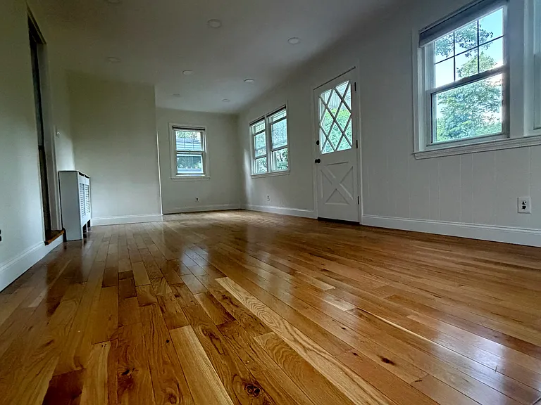 567 Winthrop St — Photo 16