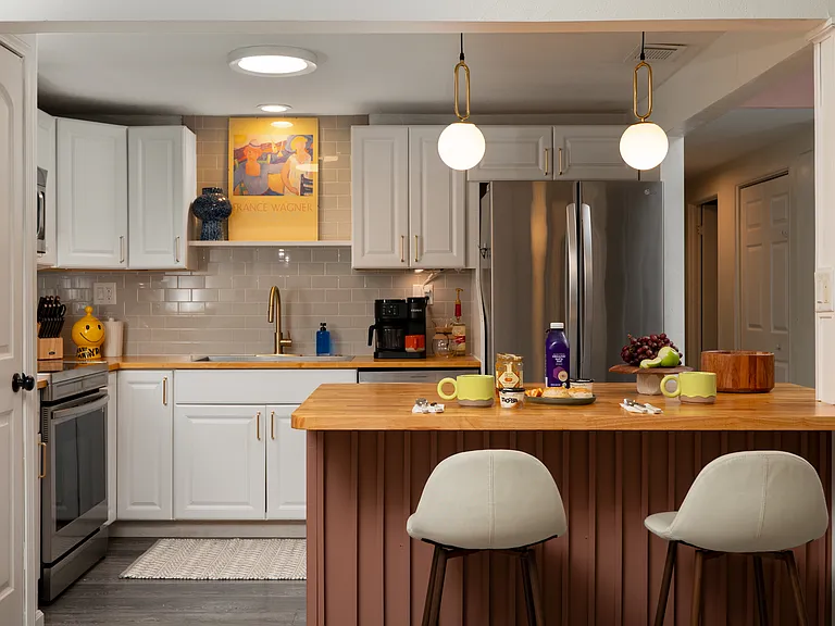 The kitchen breakfast bar is perfect for morning coffee or as an additional work space with plenty of room to spread out.