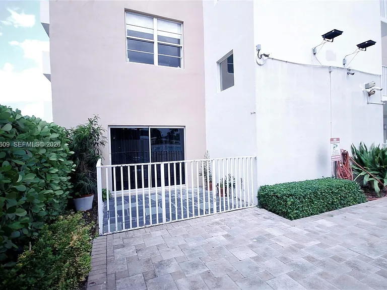 1455 N Treasure Dr #1A — Photo 7