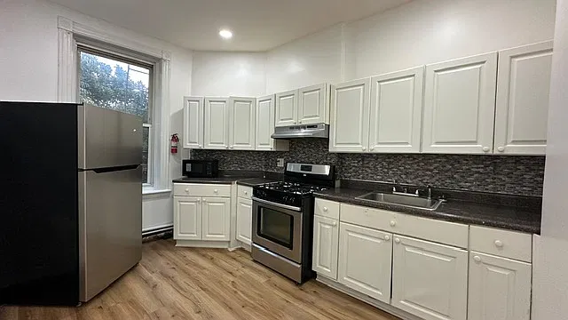 5 bed, $2,800 — Photo 4
