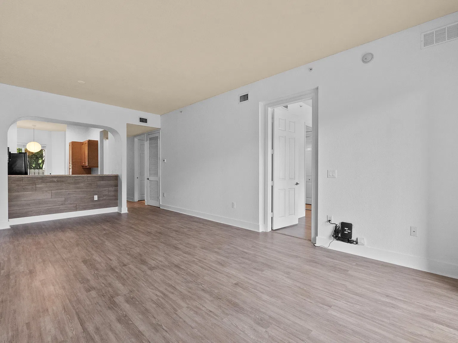 2 bed, 2.0 bath, 1146 sqft, $2,400 — Photo 3