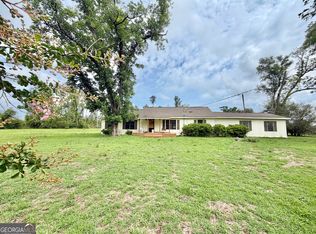 3439 E River Rd, Lumber City, GA 31549