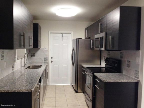 3rd image of 1405 Pineda St