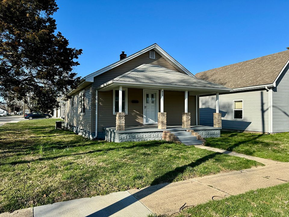 1st image of 820 Jackson St